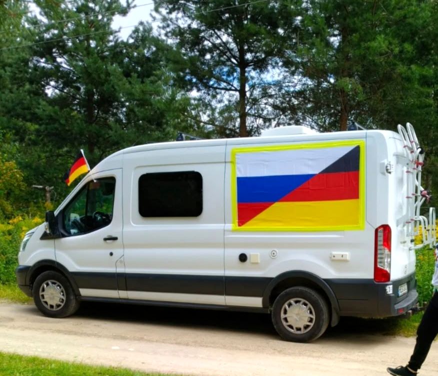 Первый караван зарубежных автотуристов в Россию (7).jpg Первый караван зарубежных автотуристов в Россию (7).jpg
